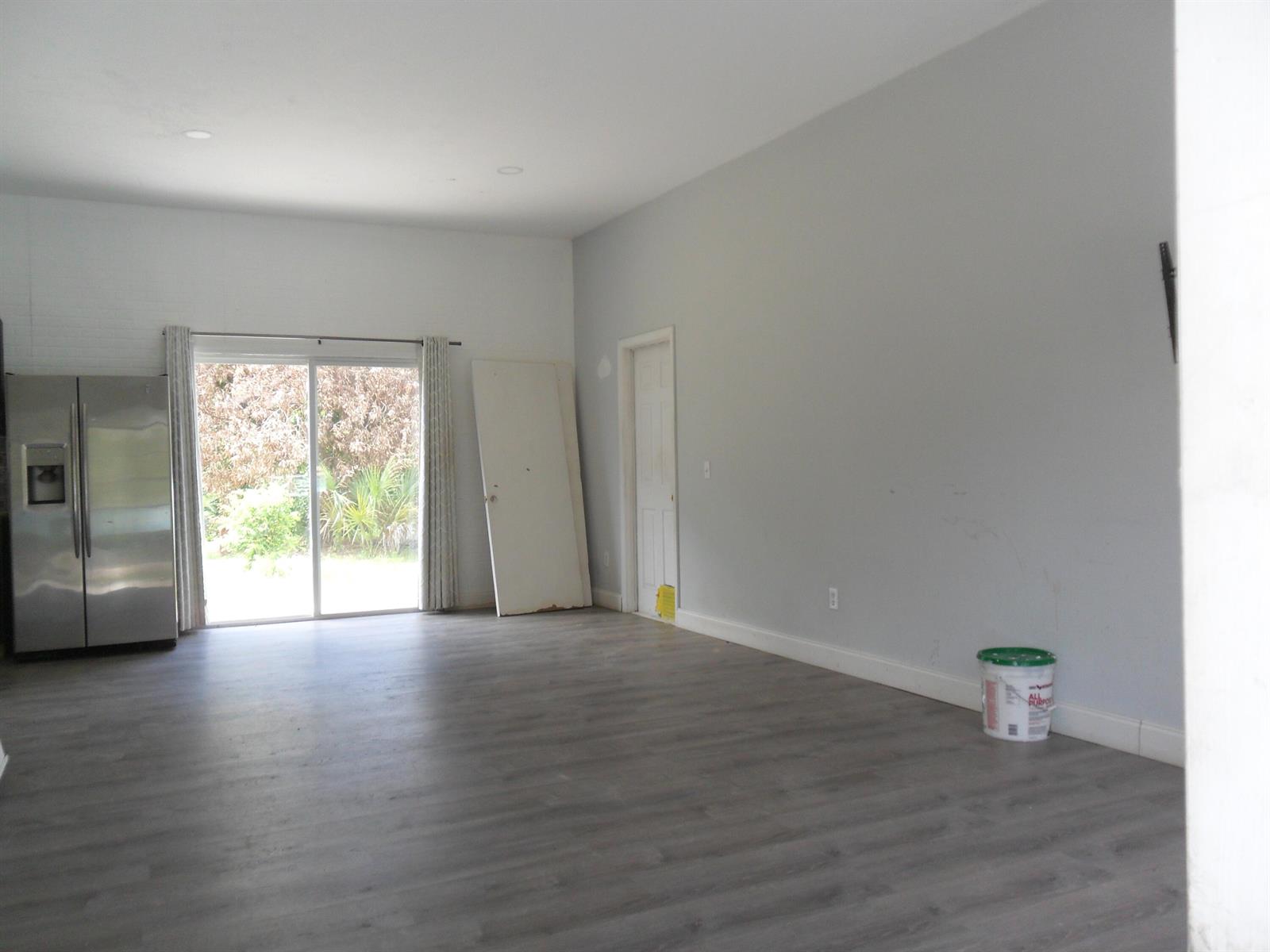 Ver detalles 1826 2 / 2 1040 sq. ft. $ 2026-06-19 0 foto