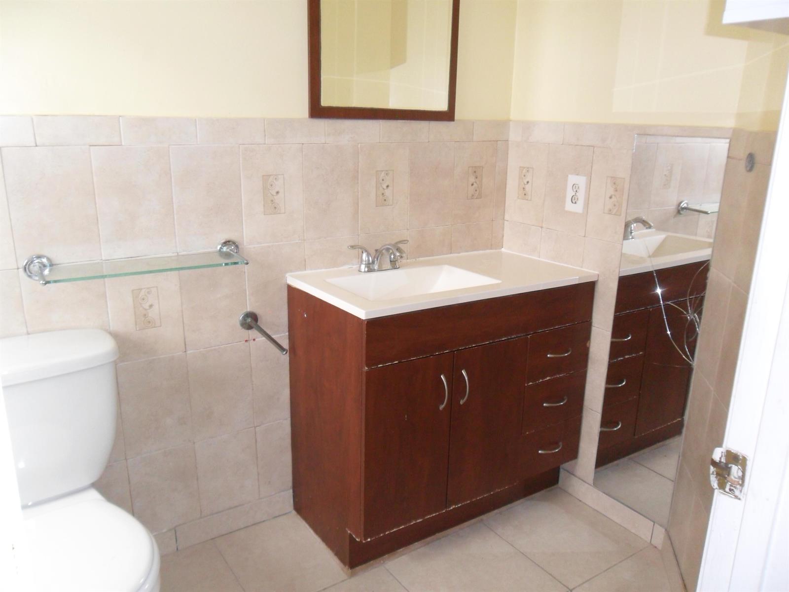 Ver detalles 1826 2 / 2 1040 sq. ft. $ 2026-06-19 0 foto