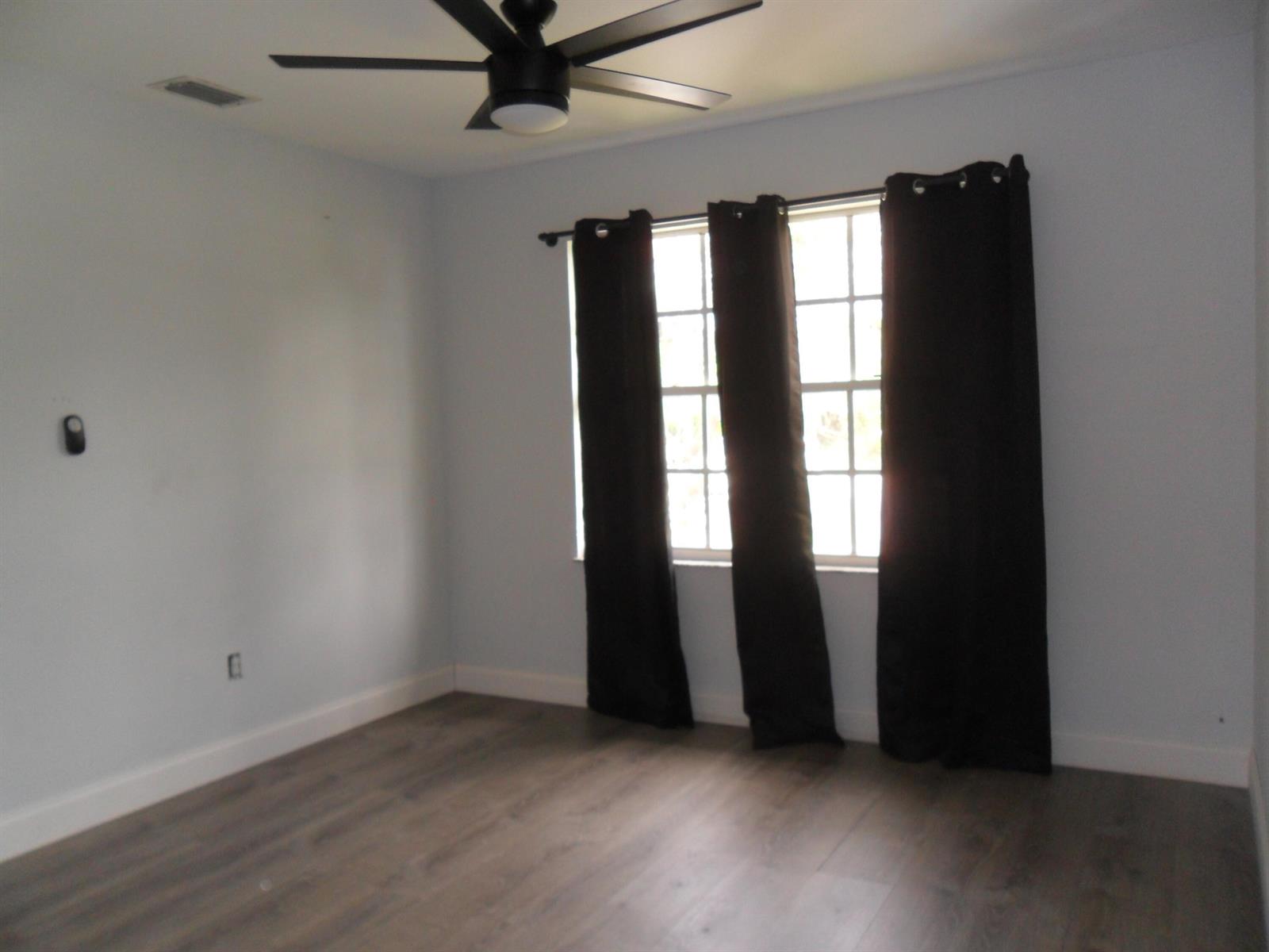Ver detalles 1826 2 / 2 1040 sq. ft. $ 2026-06-19 0 foto