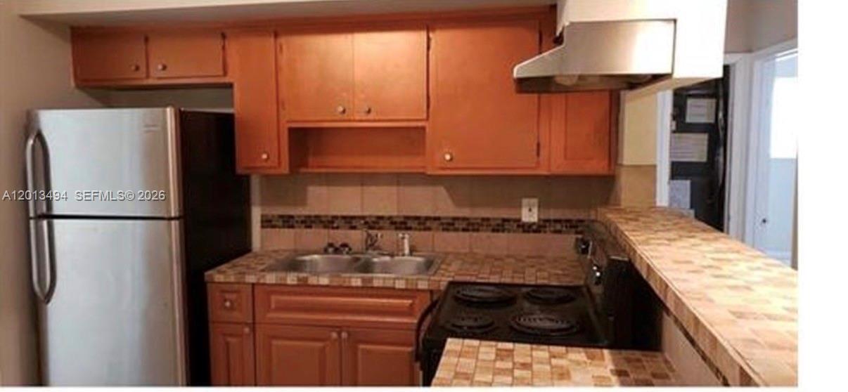   /  2002 sq. ft. $ 2026-05-05 0 Photo