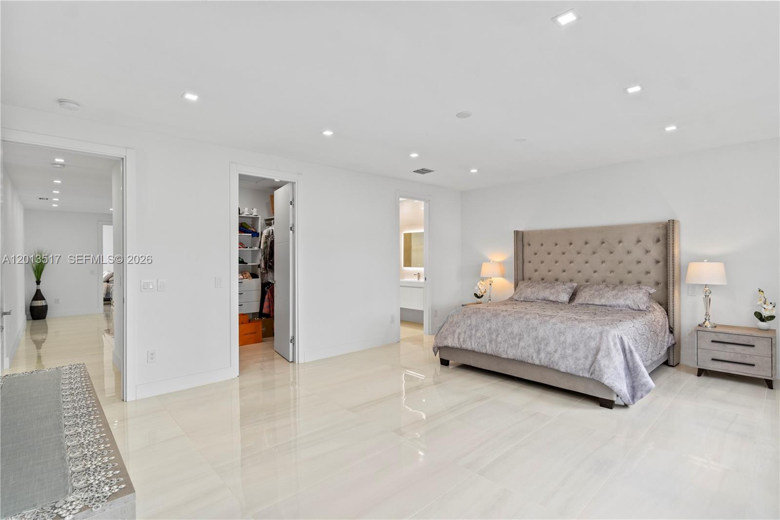 Photo of 3188 211th Ter  (3188), Aventura, Florida, 33180 - Very spacious main bedroom