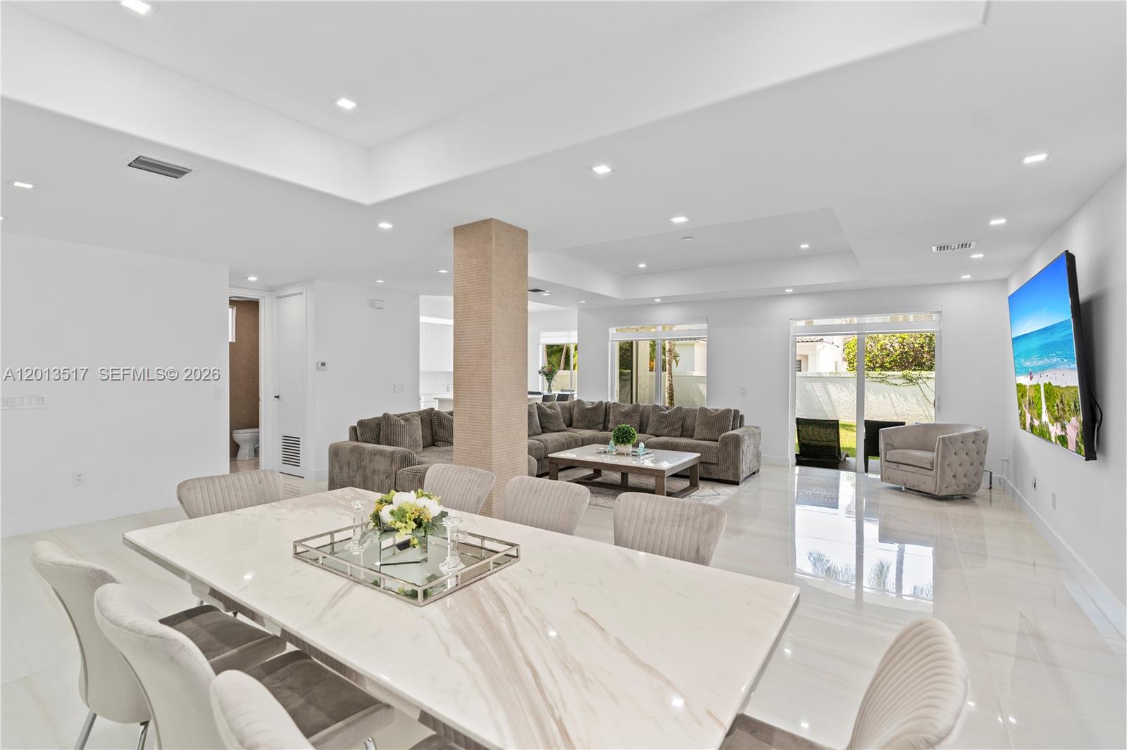 Photo of 3188 211th Ter  (3188), Aventura, Florida, 33180 - Custom blinds provide plenty of light