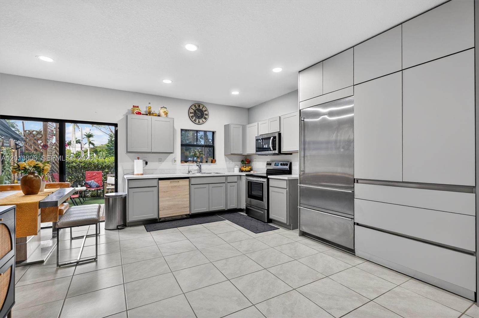 Ver detalles 310 3 / 3 1376 sq. ft. $ 2026-05-05 0 foto