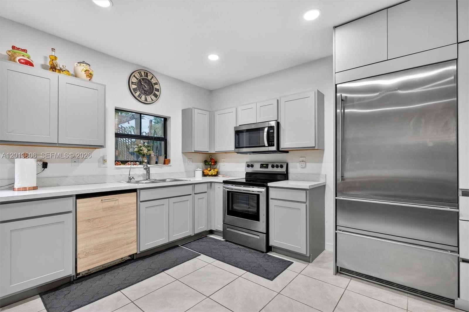 Ver detalles 310 3 / 3 1376 sq. ft. $ 2026-05-05 0 foto