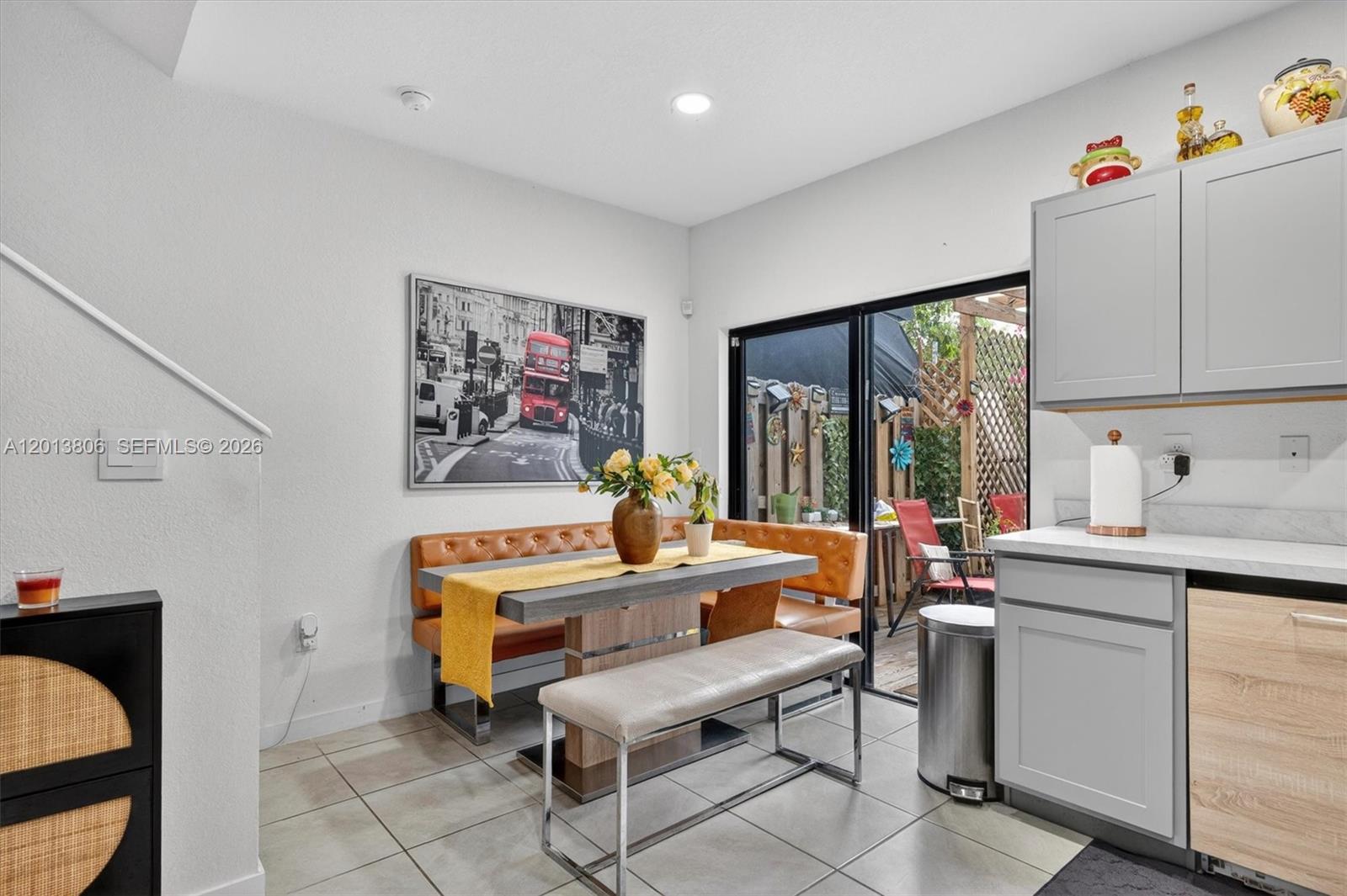 Ver detalles 310 3 / 3 1376 sq. ft. $ 2026-05-05 0 foto