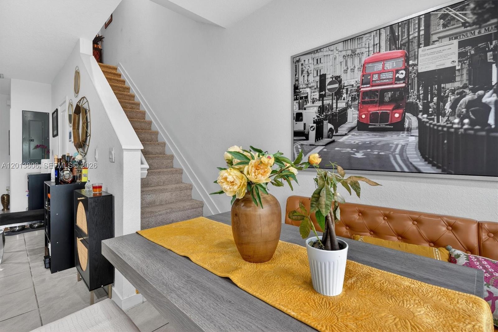 Ver detalles 310 3 / 3 1376 sq. ft. $ 2026-05-05 0 foto