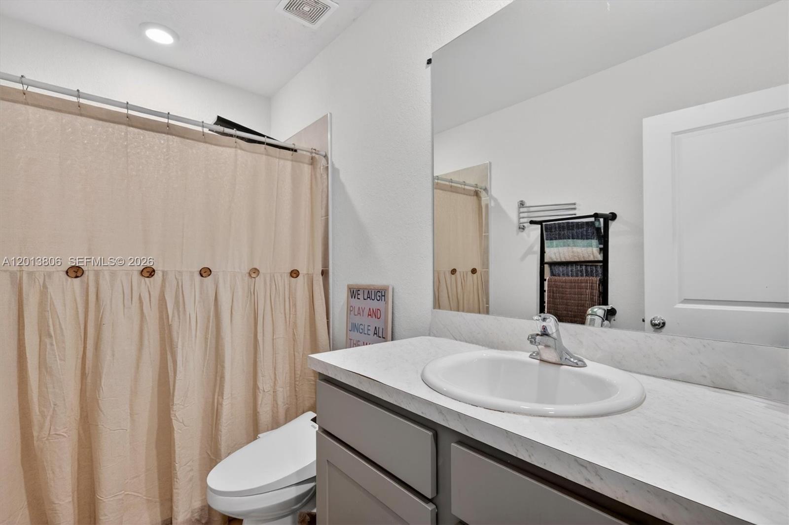 Ver detalles 310 3 / 3 1376 sq. ft. $ 2026-05-05 0 foto