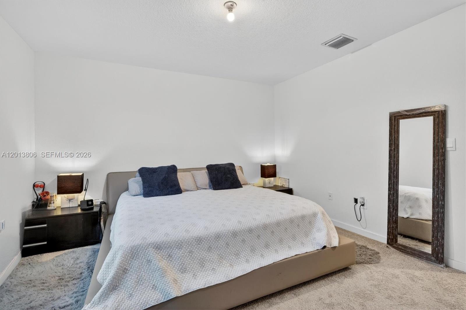 Ver detalles 310 3 / 3 1376 sq. ft. $ 2026-05-05 0 foto