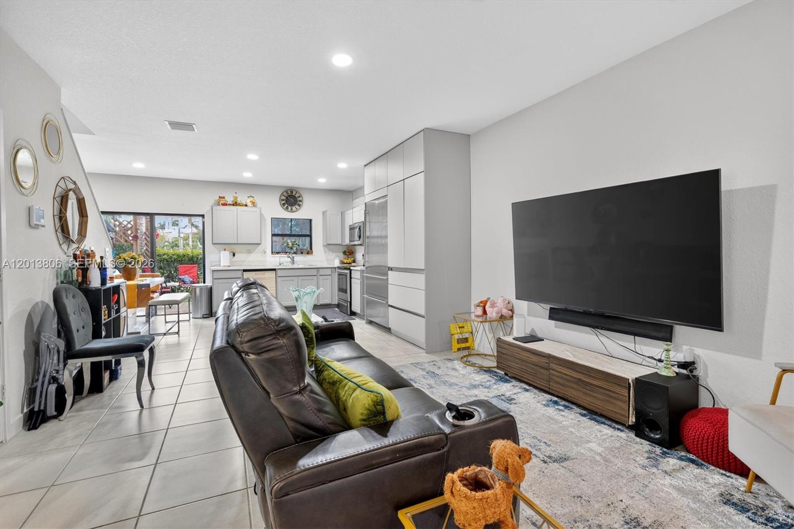 Ver detalles 310 3 / 3 1376 sq. ft. $ 2026-05-05 0 foto