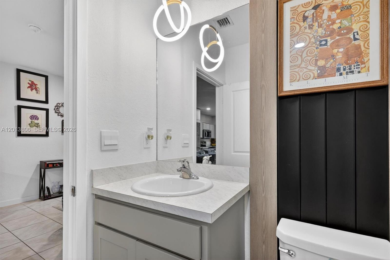 Ver detalles 310 3 / 3 1376 sq. ft. $ 2026-05-05 0 foto