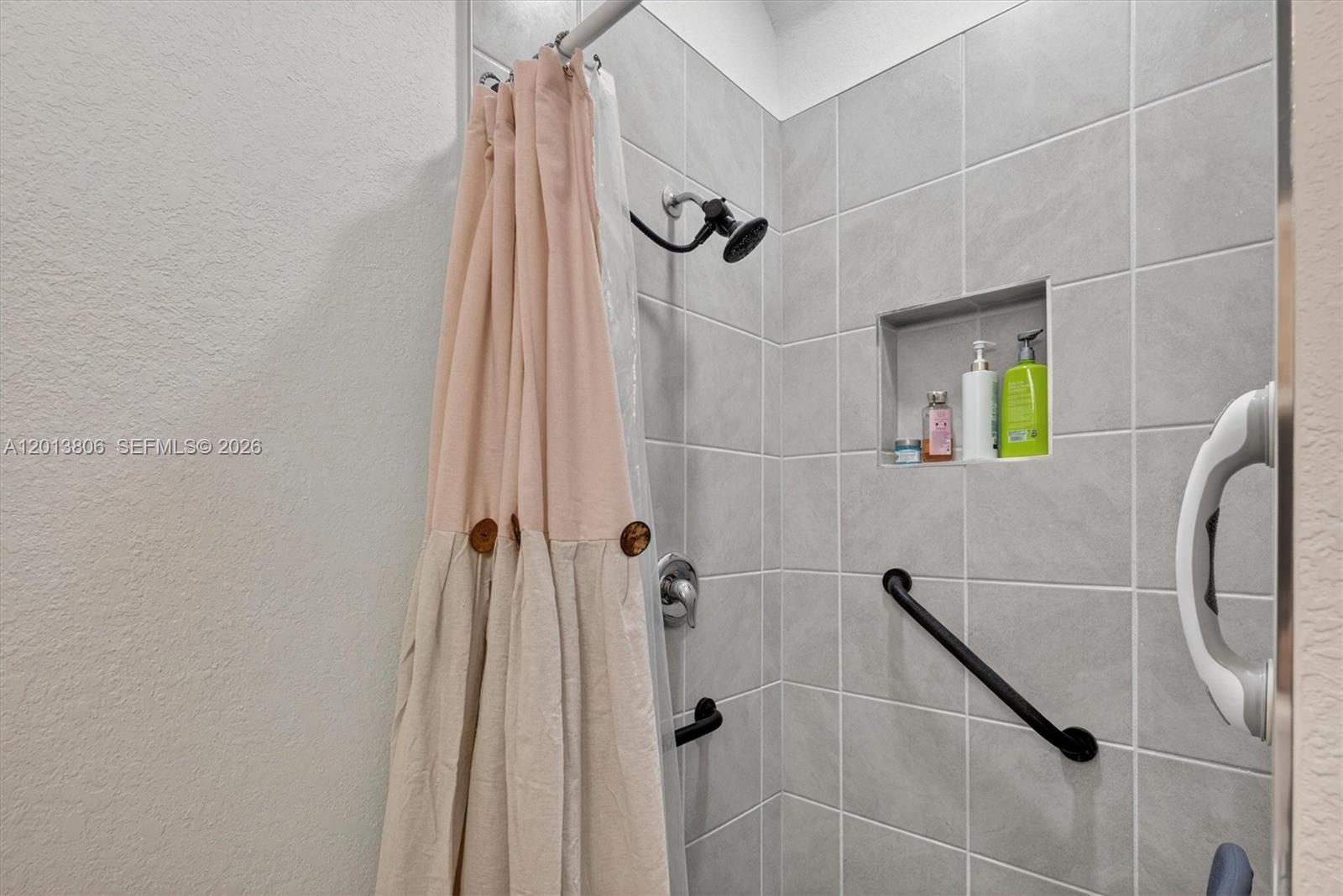 Ver detalles 310 3 / 3 1376 sq. ft. $ 2026-05-05 0 foto