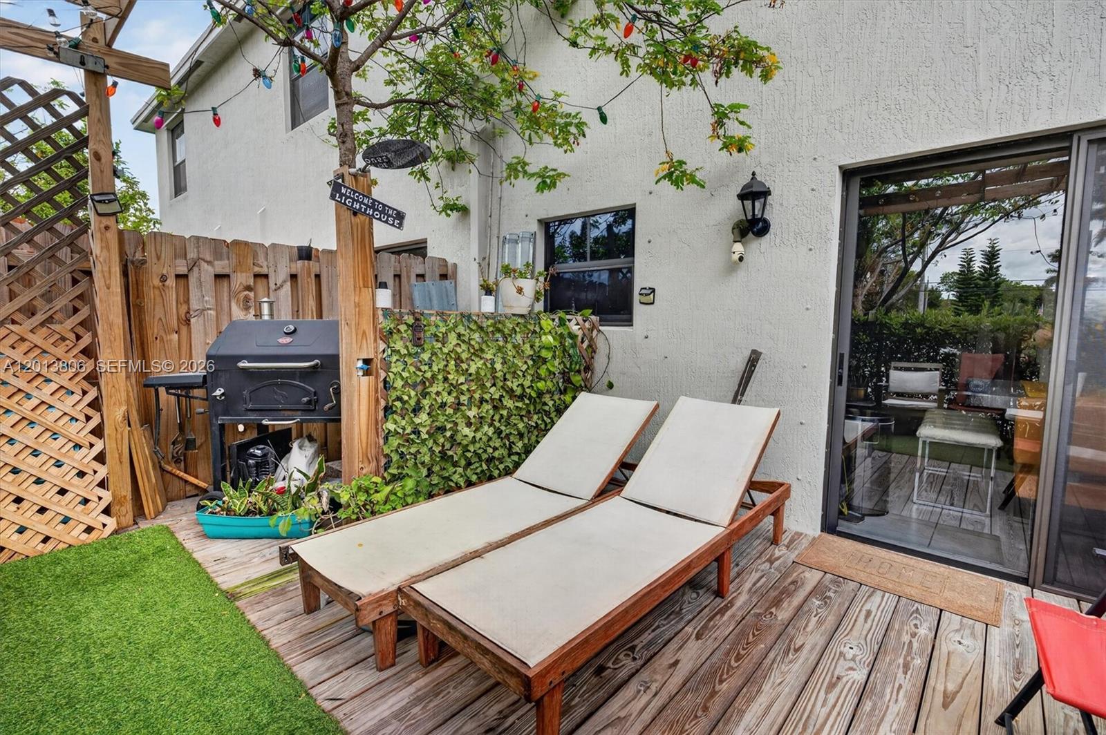 Ver detalles 310 3 / 3 1376 sq. ft. $ 2026-05-05 0 foto