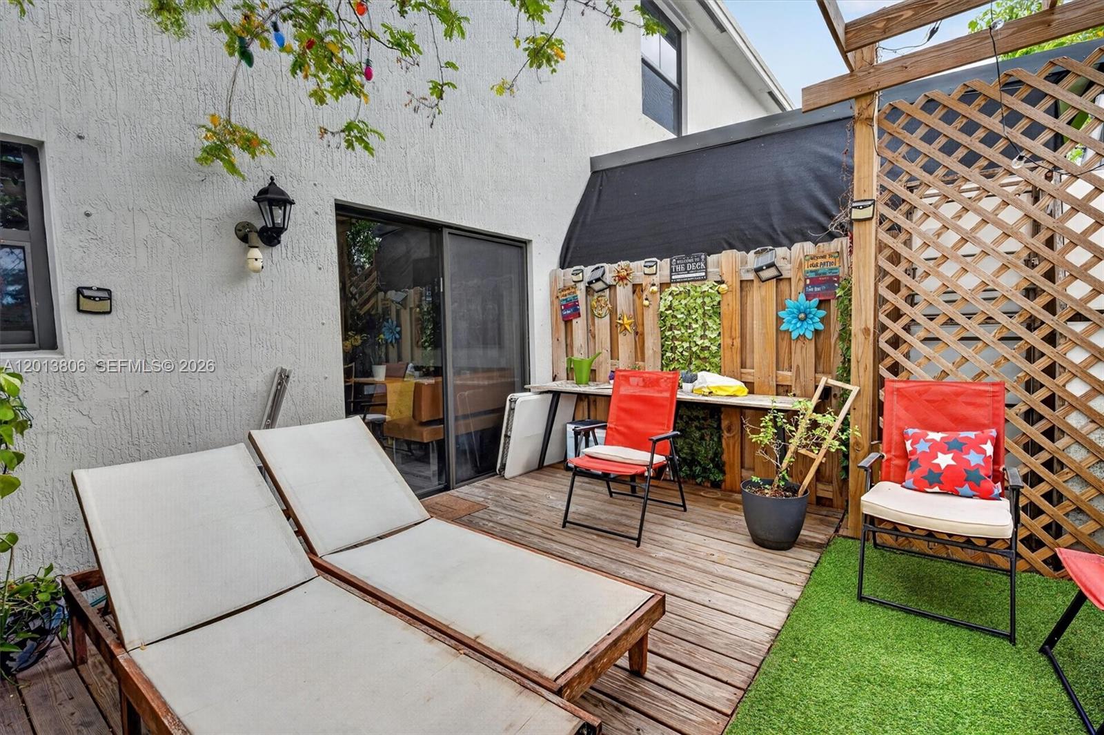 Ver detalles 310 3 / 3 1376 sq. ft. $ 2026-05-05 0 foto