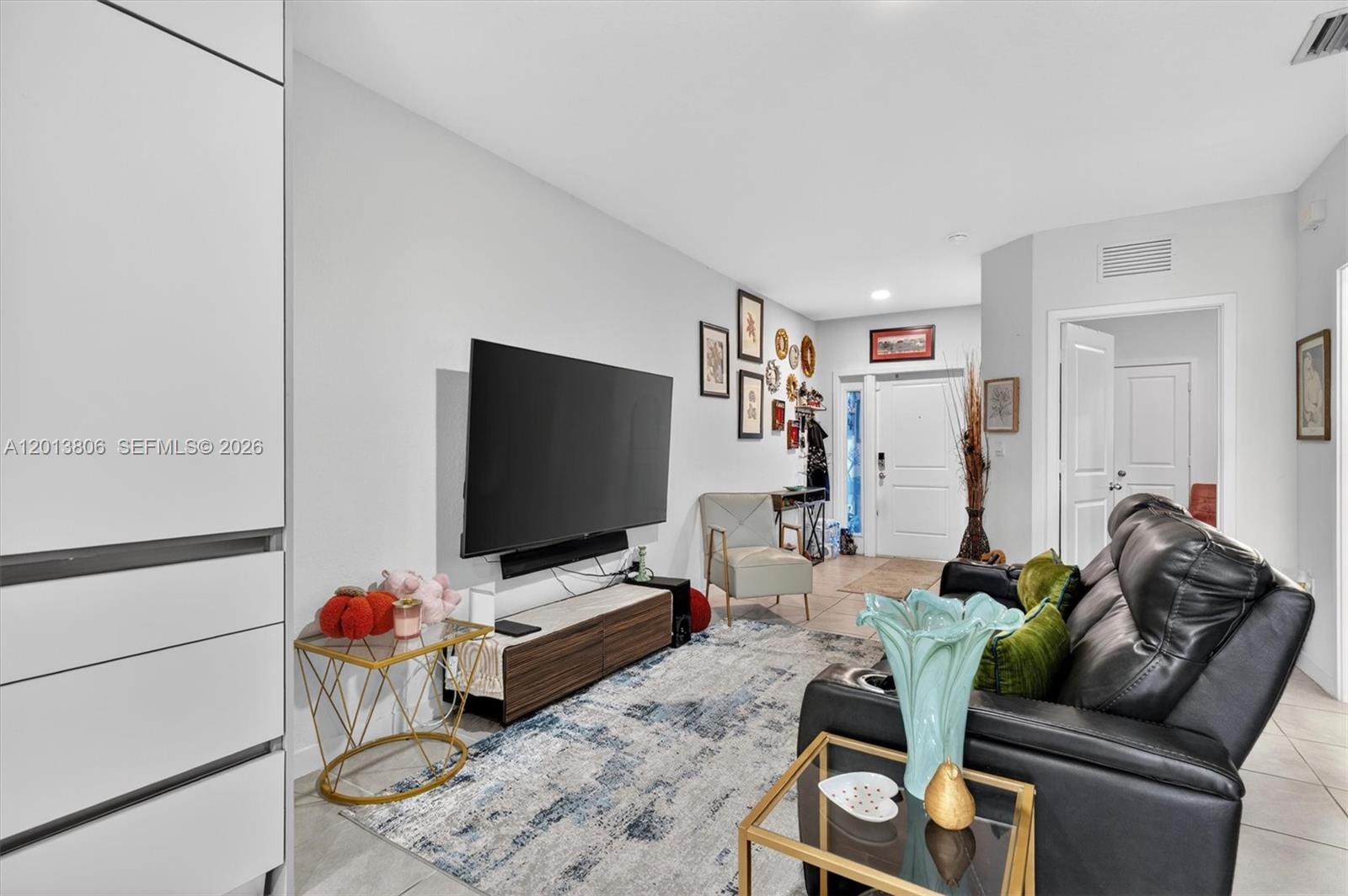 Ver detalles 310 3 / 3 1376 sq. ft. $ 2026-05-05 0 foto