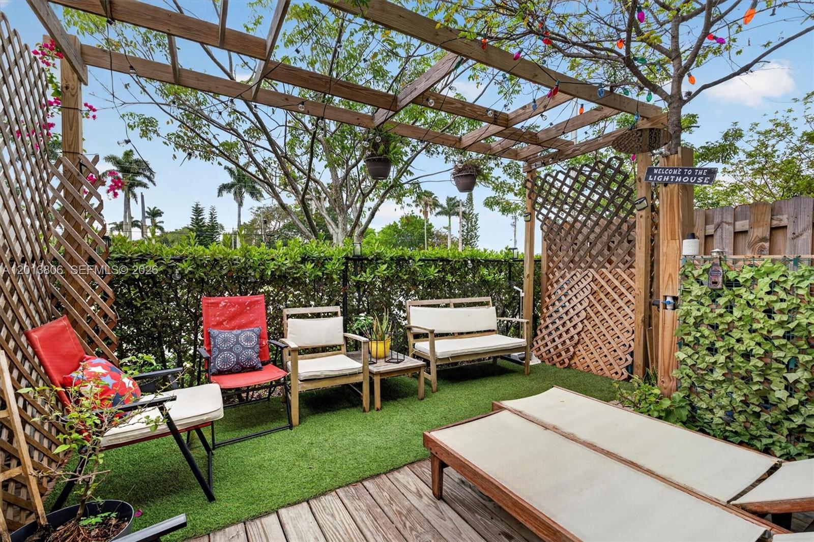 Ver detalles 310 3 / 3 1376 sq. ft. $ 2026-05-05 0 foto