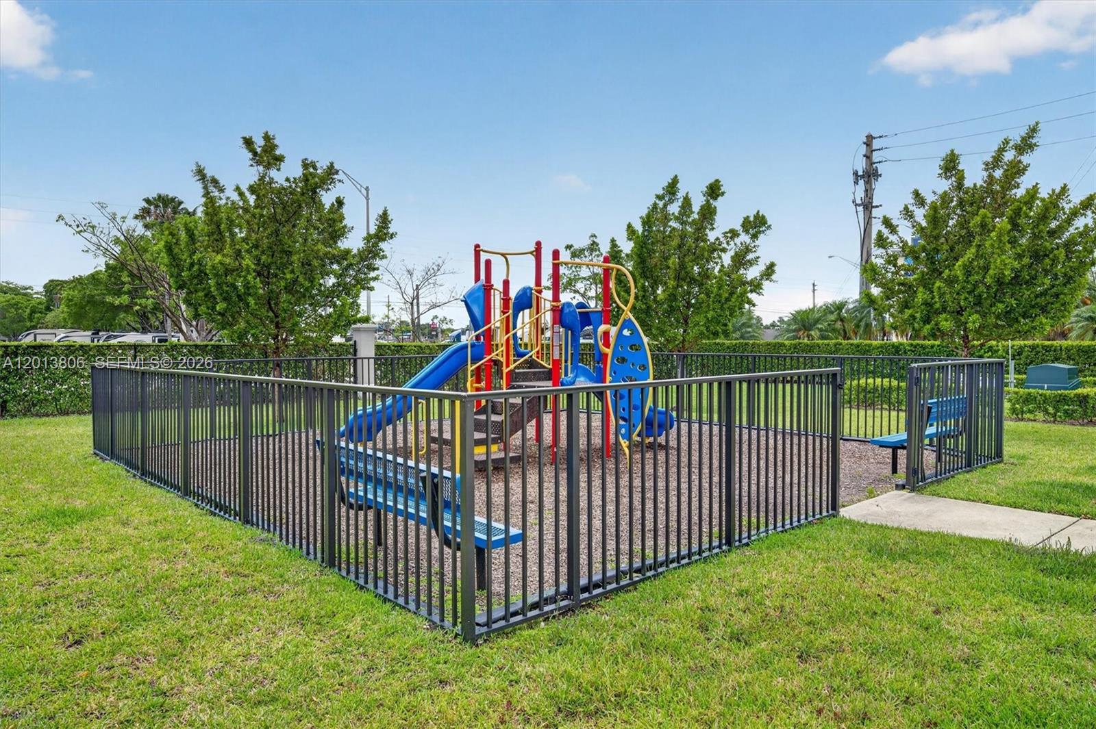 Ver detalles 310 3 / 3 1376 sq. ft. $ 2026-05-05 0 foto