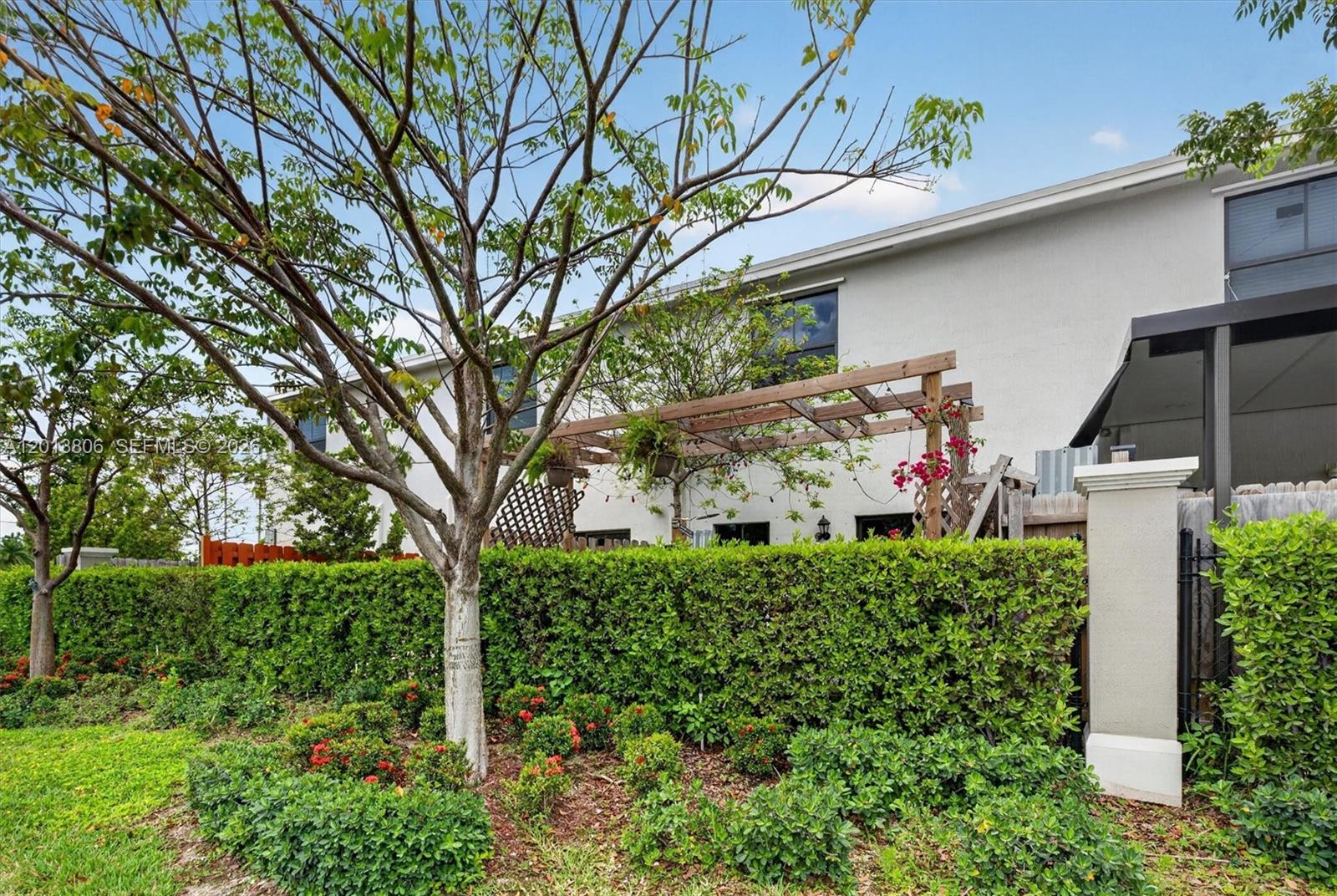 Ver detalles 310 3 / 3 1376 sq. ft. $ 2026-05-05 0 foto