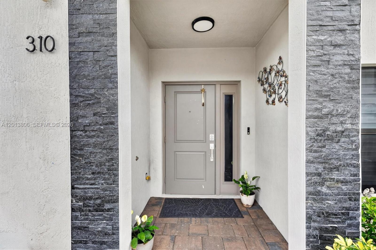 Ver detalles 310 3 / 3 1376 sq. ft. $ 2026-05-05 0 foto