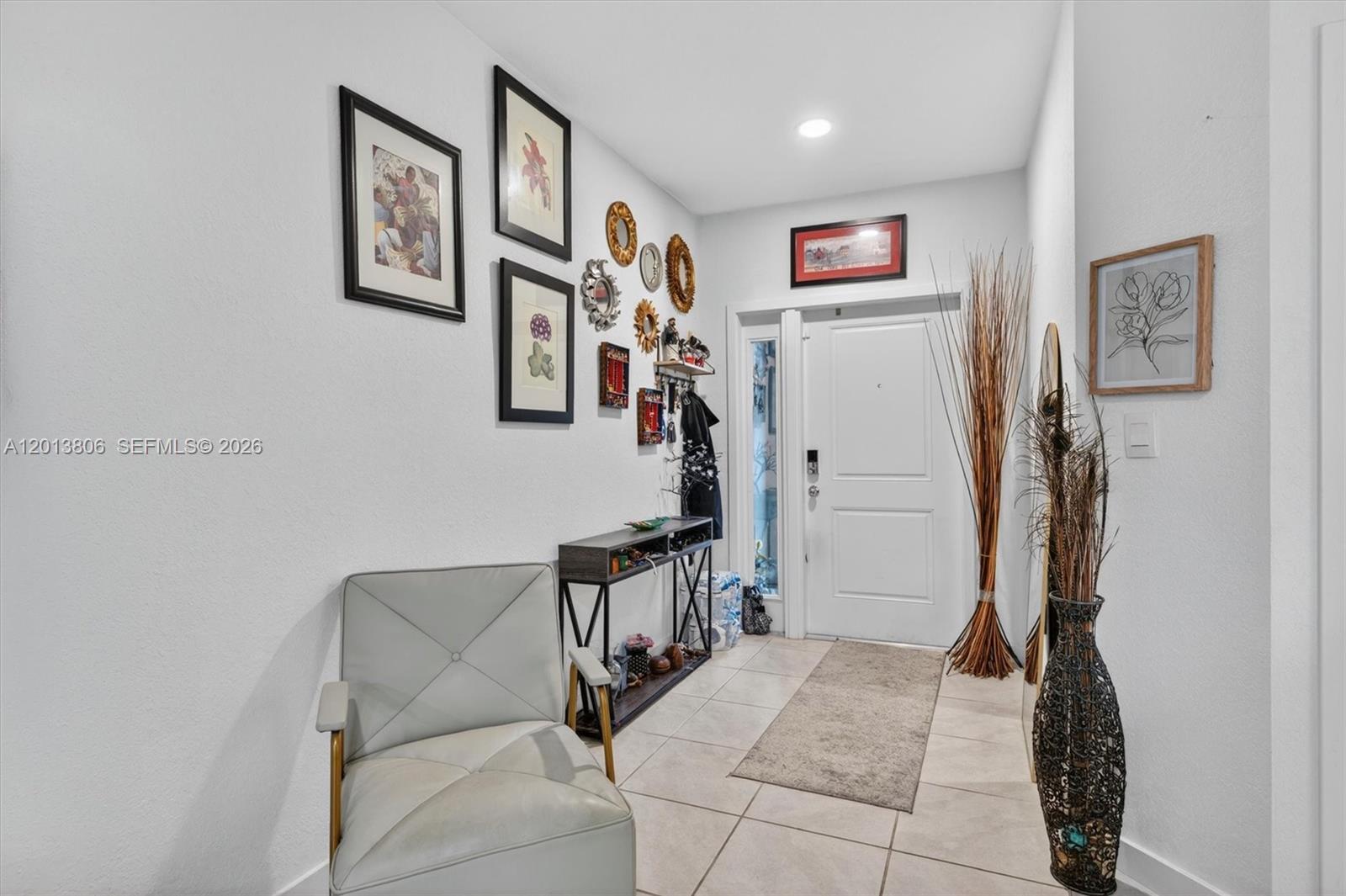 Ver detalles 310 3 / 3 1376 sq. ft. $ 2026-05-05 0 foto
