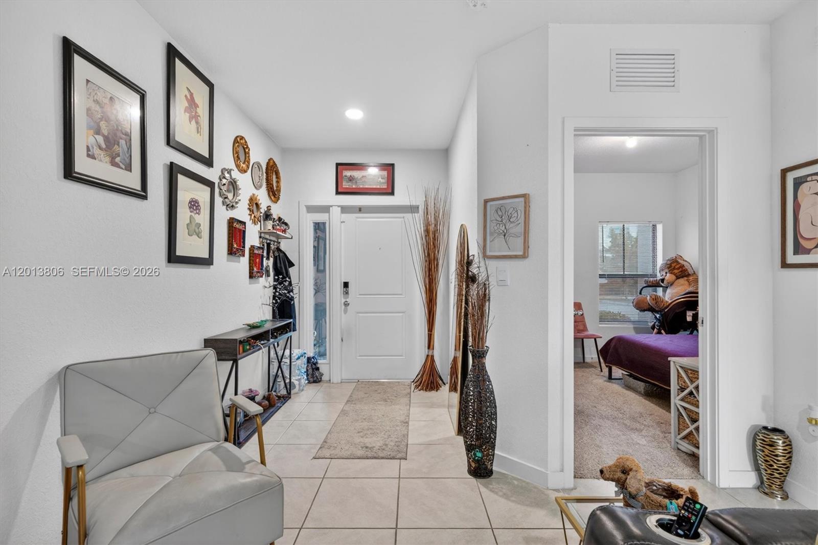 Ver detalles 310 3 / 3 1376 sq. ft. $ 2026-05-05 0 foto