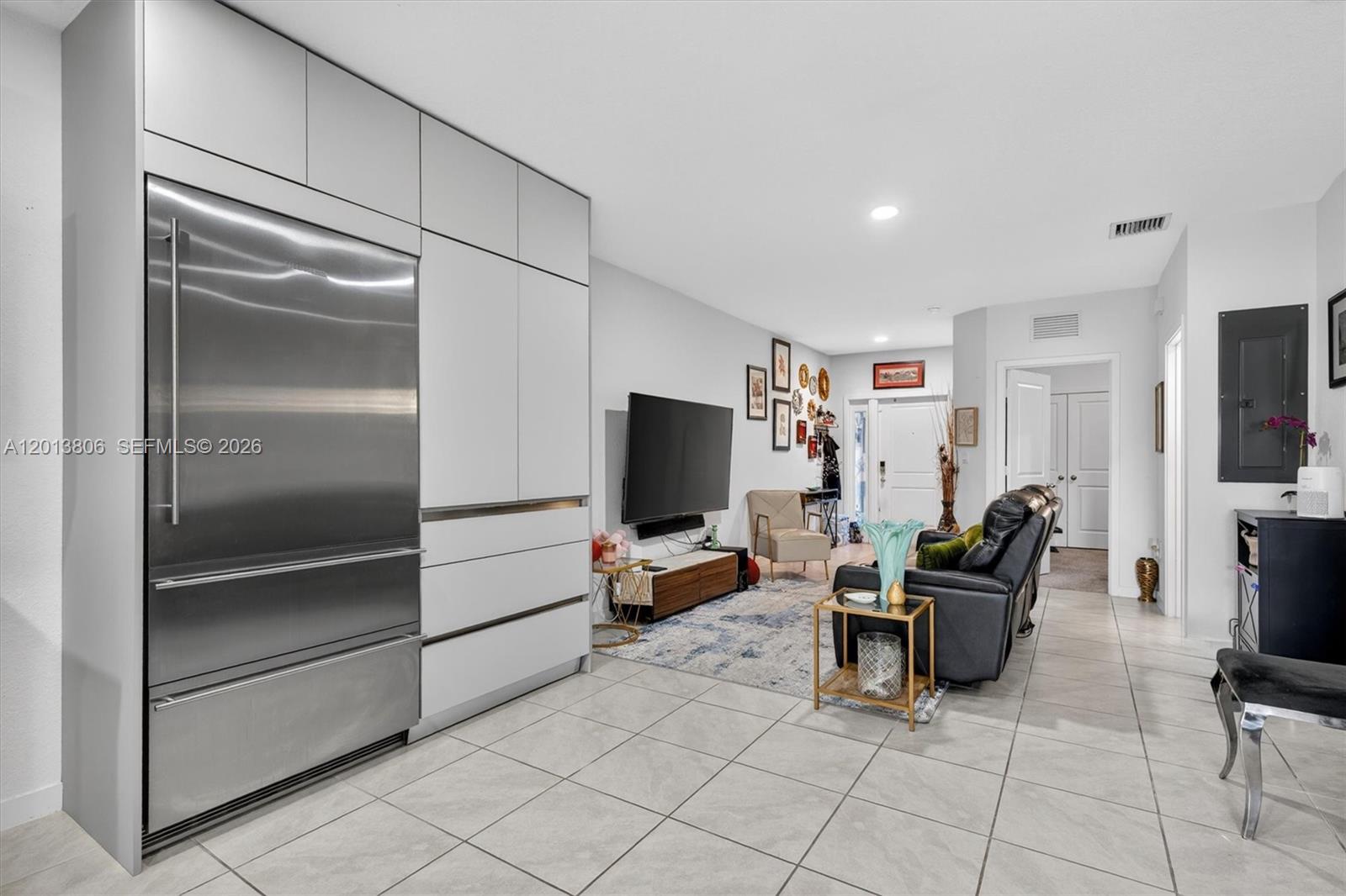 Ver detalles 310 3 / 3 1376 sq. ft. $ 2026-05-05 0 foto
