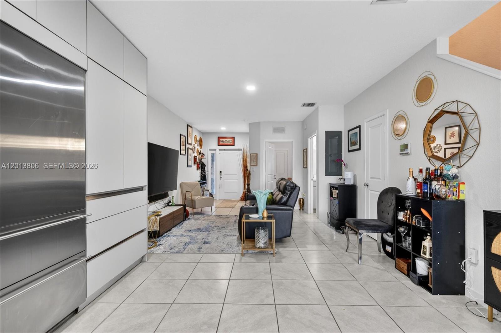 Ver detalles 310 3 / 3 1376 sq. ft. $ 2026-05-05 0 foto