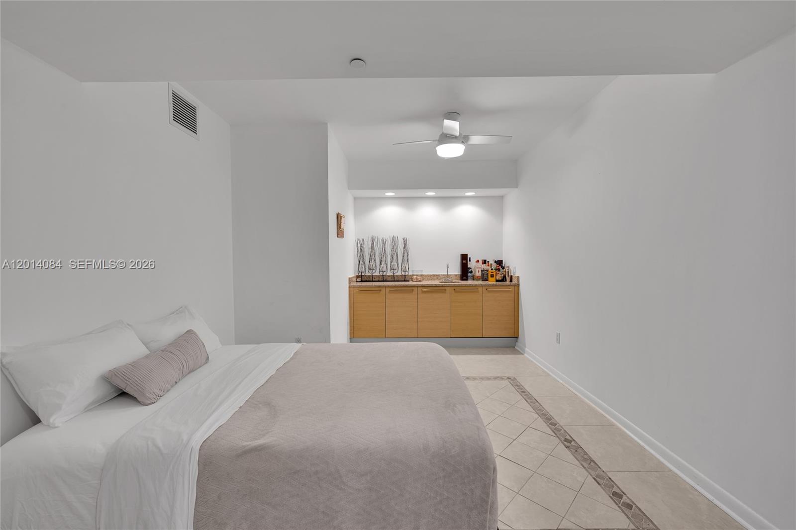 1703 3 / 3 1733 sq. ft. $ 2026-05-06 0 Photo