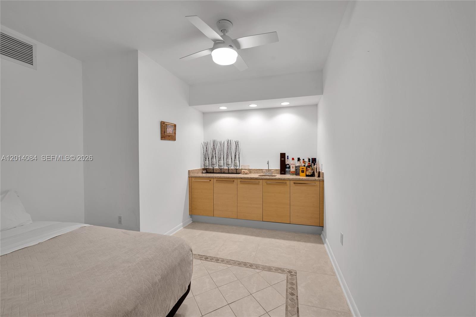 1703 3 / 3 1733 sq. ft. $ 2026-05-06 0 Photo
