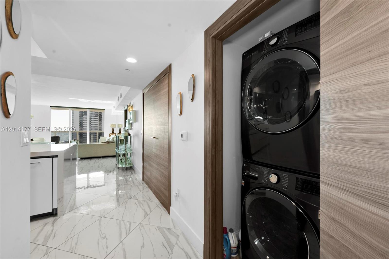 See details 1403 3 / 3 1733 sq. ft. $ 2026-06-02 0 Photo