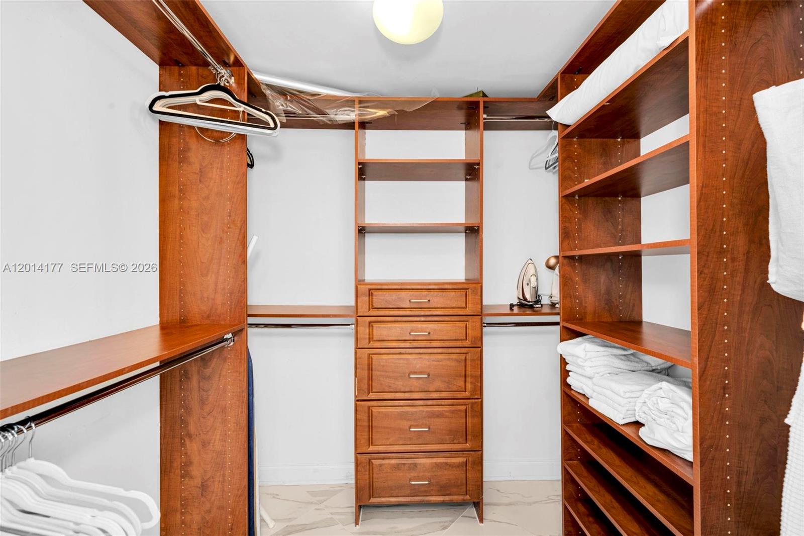 See details 1403 3 / 3 1733 sq. ft. $ 2026-06-02 0 Photo