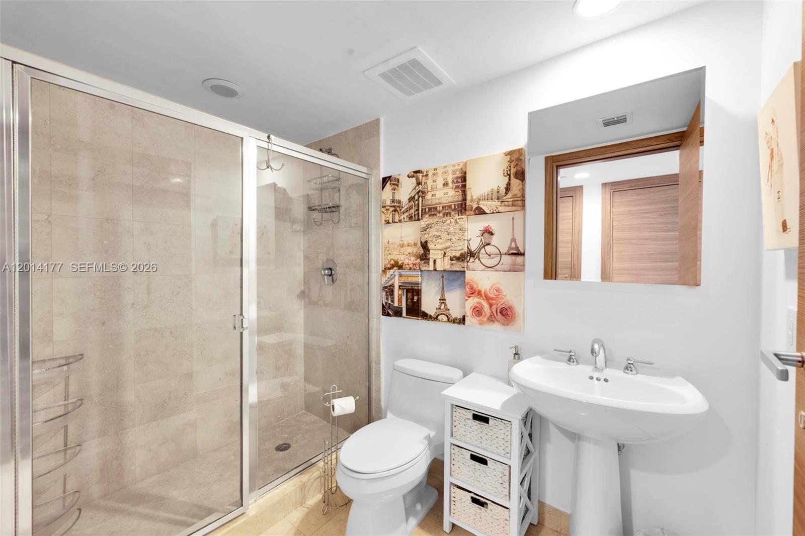See details 1403 3 / 3 1733 sq. ft. $ 2026-06-02 0 Photo