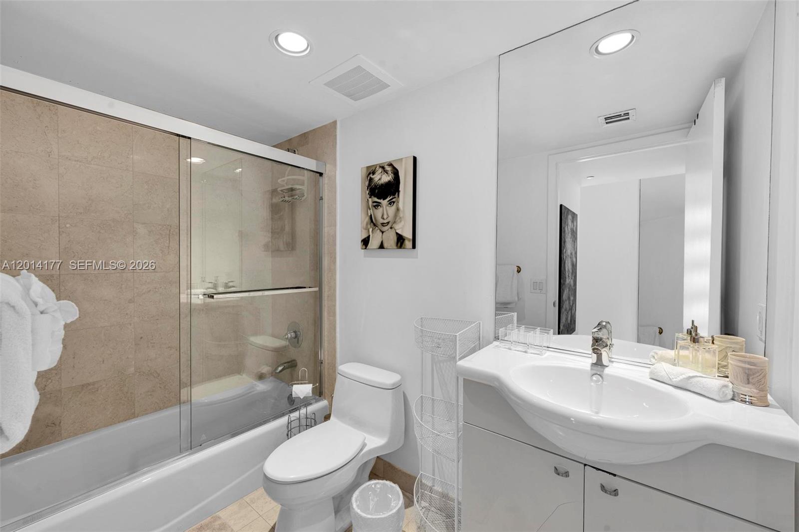 See details 1403 3 / 3 1733 sq. ft. $ 2026-06-02 0 Photo
