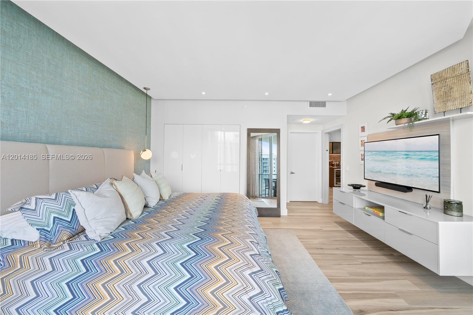 Photo of 17111 Biscayne Blvd #2107, North Miami Beach, Florida, 33160 -