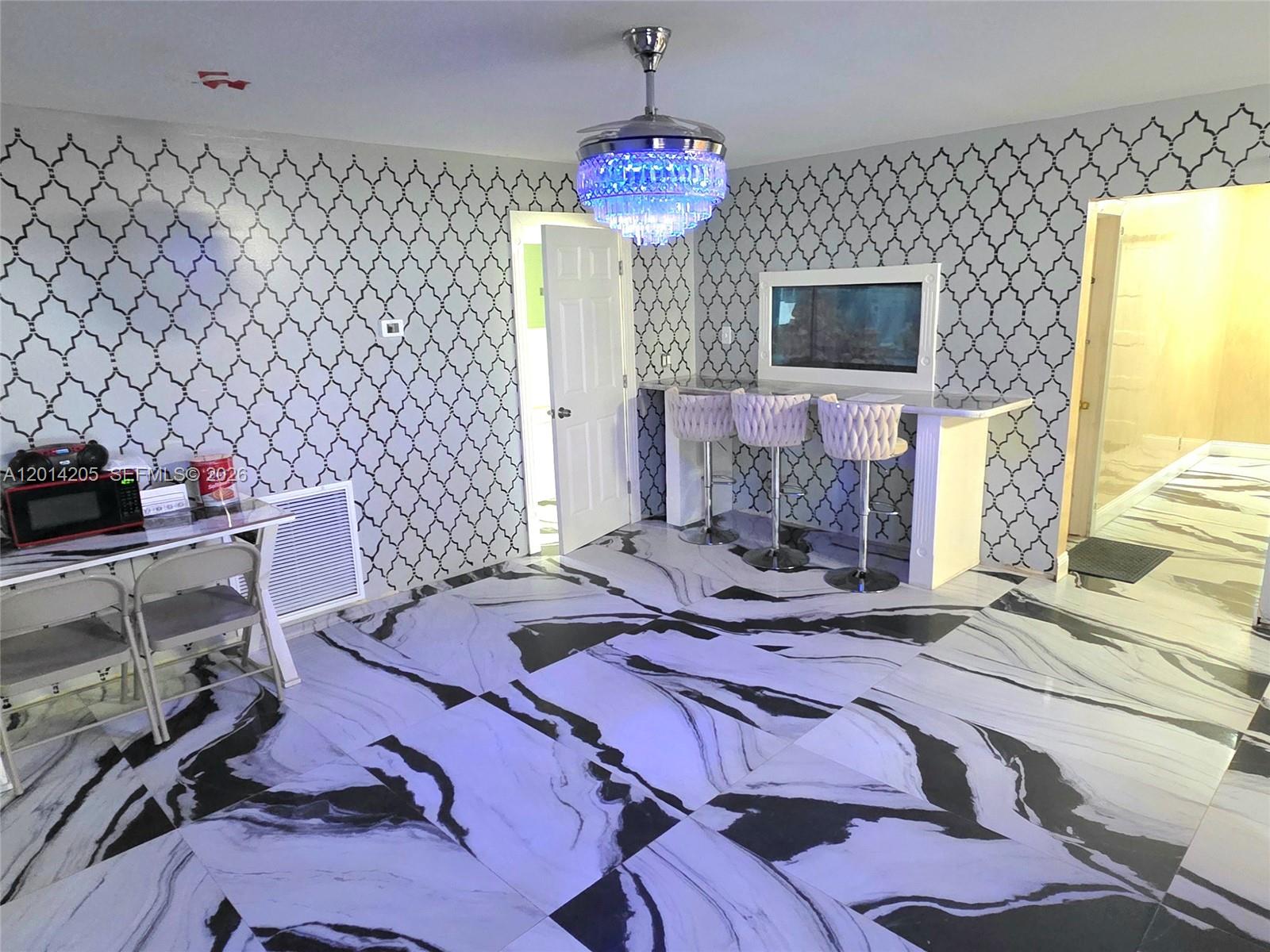 5240 4 / 2 2077 sq. ft. $ 2026-05-06 0 Photo
