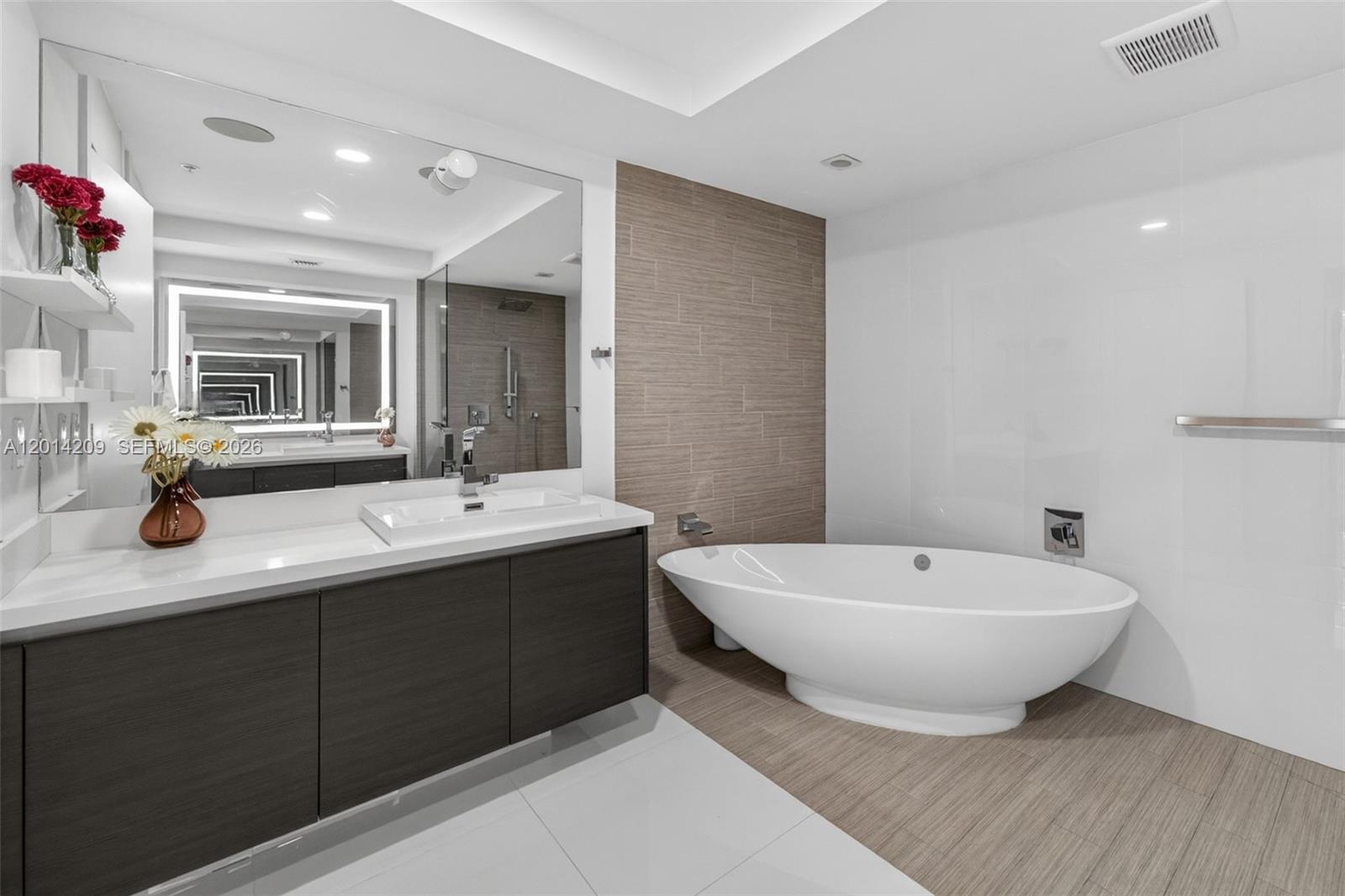4-1902 3 / 4 1892 sq. ft. $ 2026-05-06 0 Photo