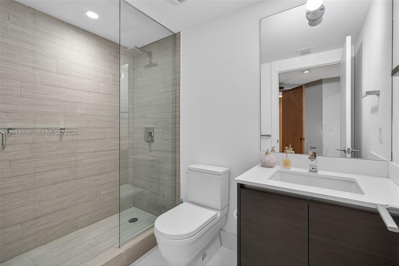 4-1902 3 / 4 1892 sq. ft. $ 2026-05-06 0 Photo