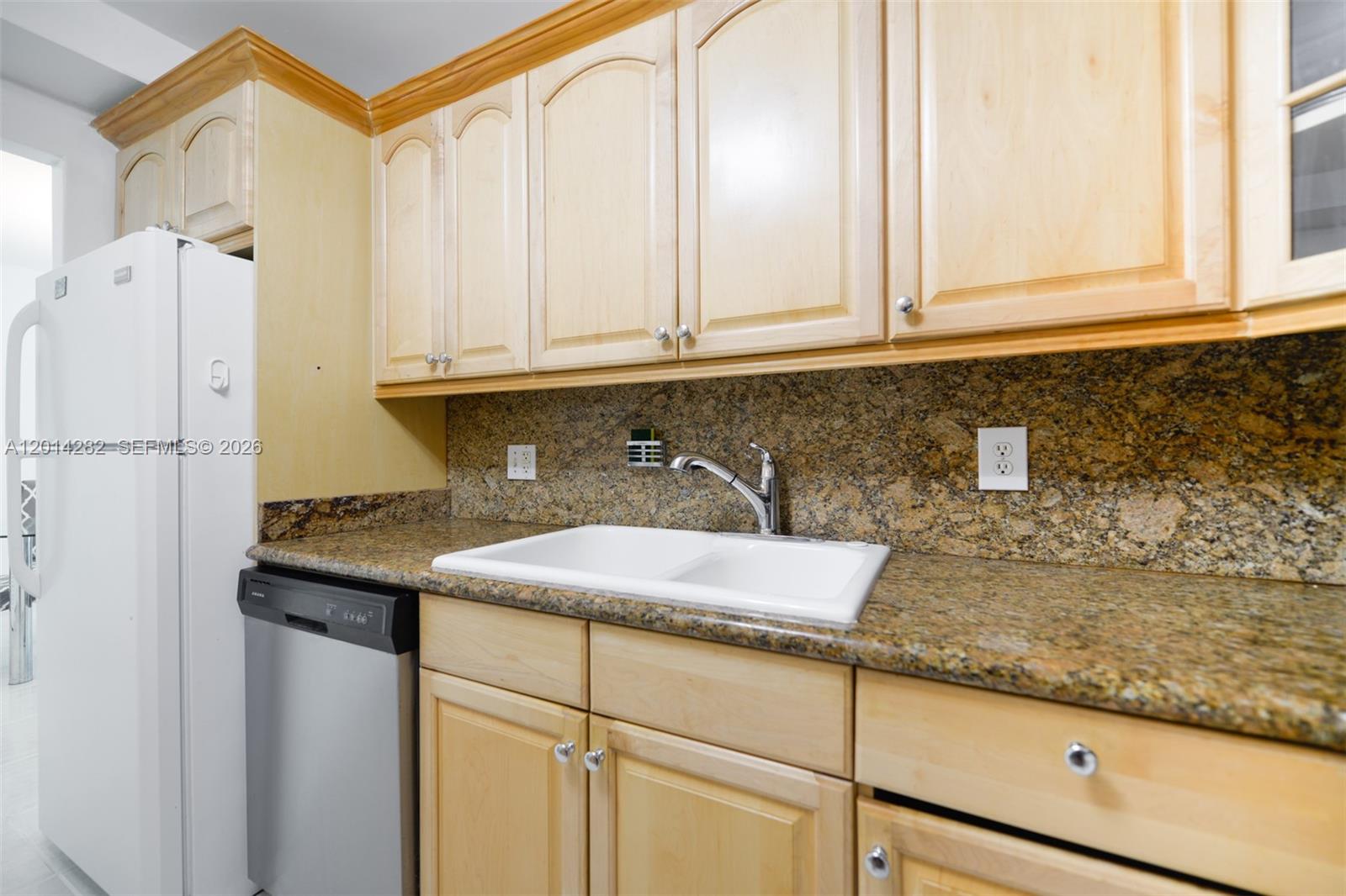 17N 1 / 2 870 sq. ft. $ 2026-05-06 0 Photo