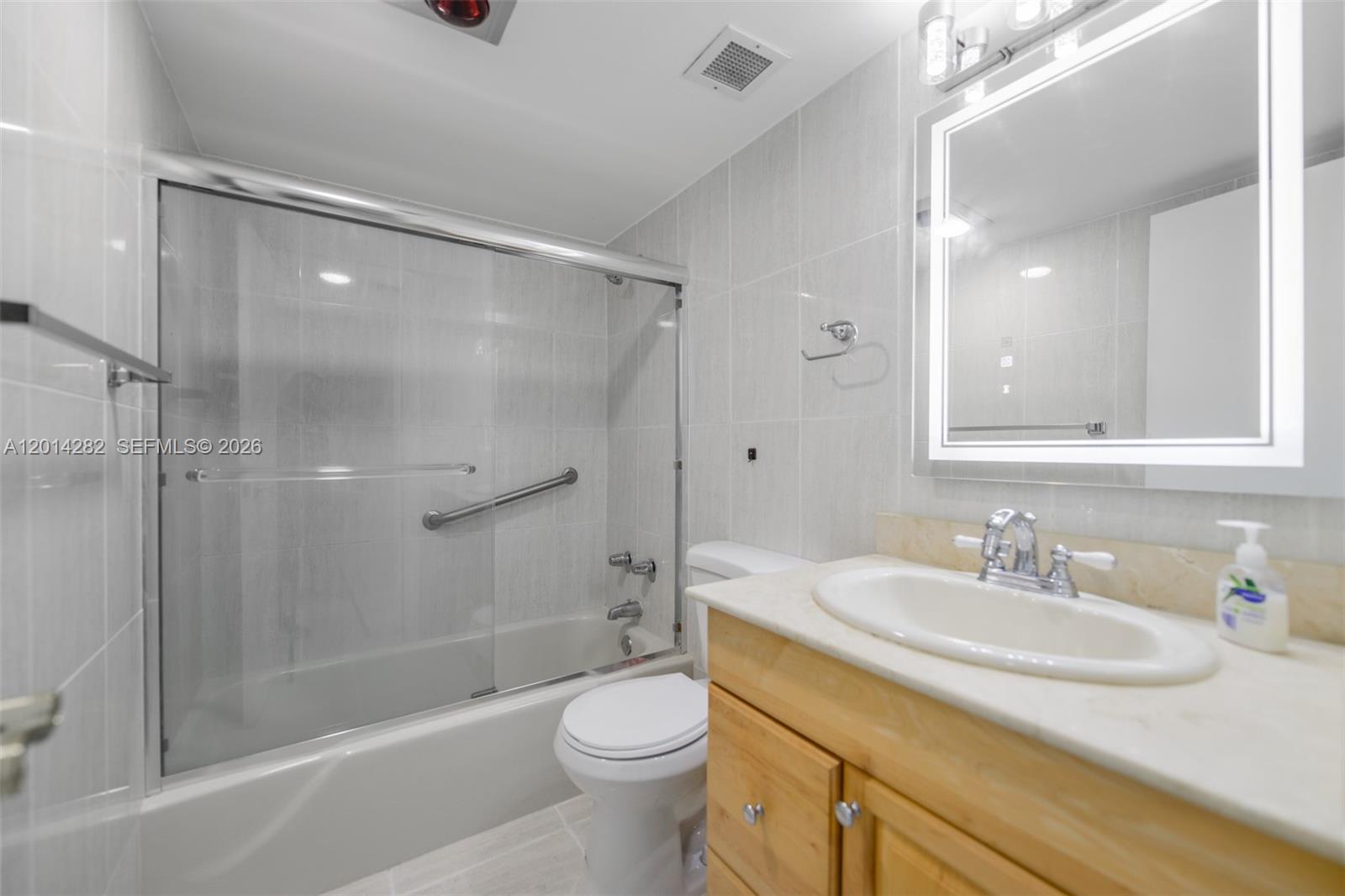 17N 1 / 2 870 sq. ft. $ 2026-05-06 0 Photo