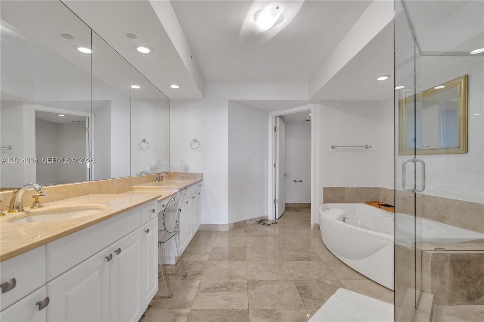 Photo of 20201 Country Club Dr  #1408, Aventura, Florida, 33180 - Master bathroom.