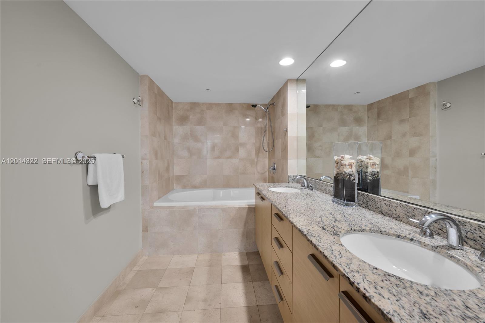 2007 3 / 3 1571 sq. ft. $ 2026-05-06 0 Photo