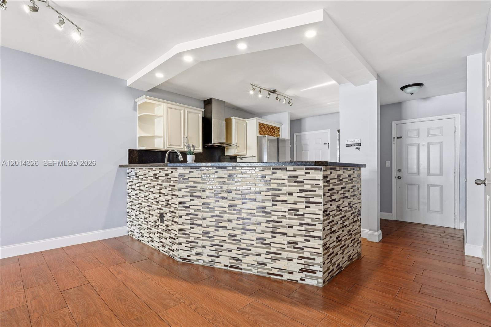 See details 411-1 2 / 2 1315 sq. ft. $ 2026-05-06 0 Photo