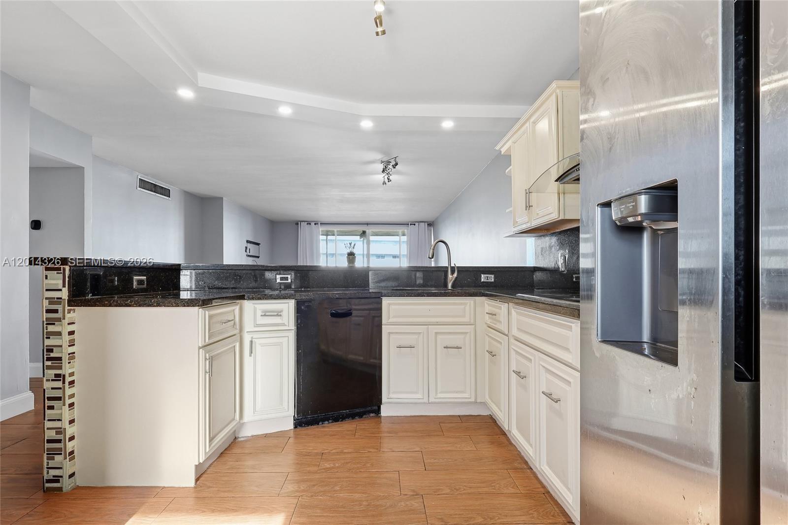 See details 411-1 2 / 2 1315 sq. ft. $ 2026-05-06 0 Photo