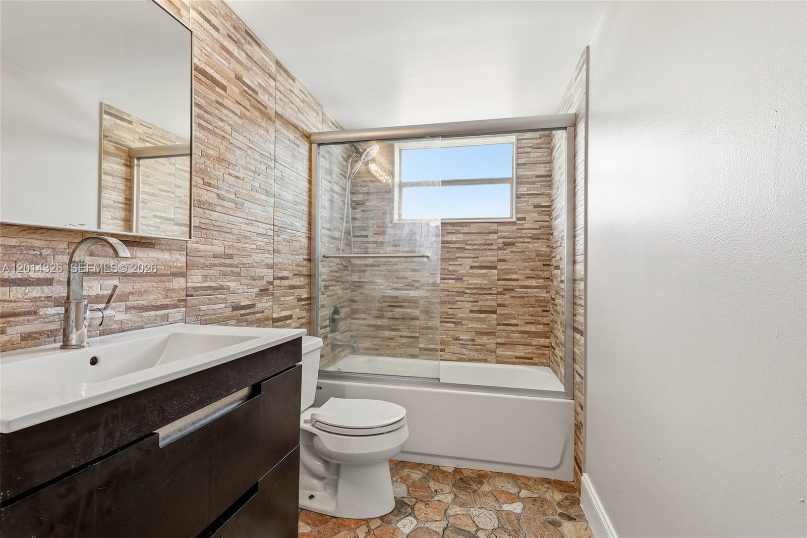See details 411-1 2 / 2 1315 sq. ft. $ 2026-05-06 0 Photo