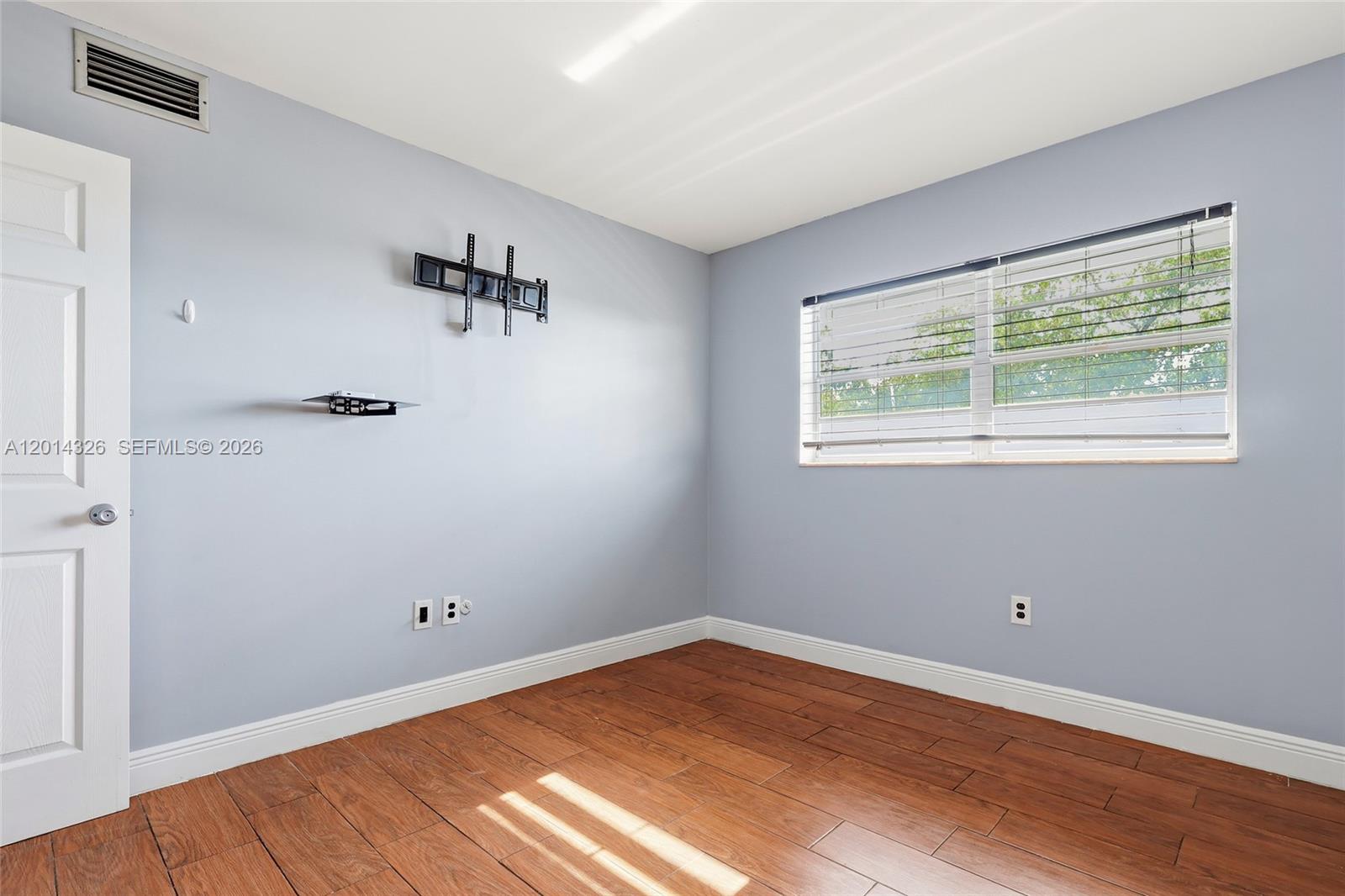 See details 411-1 2 / 2 1315 sq. ft. $ 2026-05-06 0 Photo