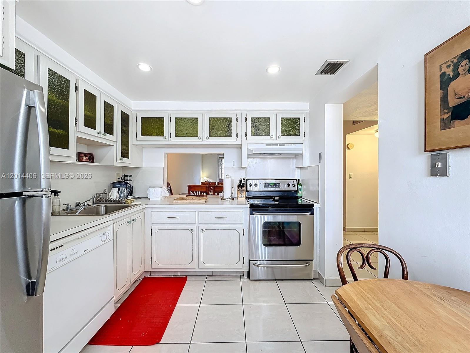 Ver detalles 286 1 / 2 921 sq. ft. $ 2026-05-06 0 foto