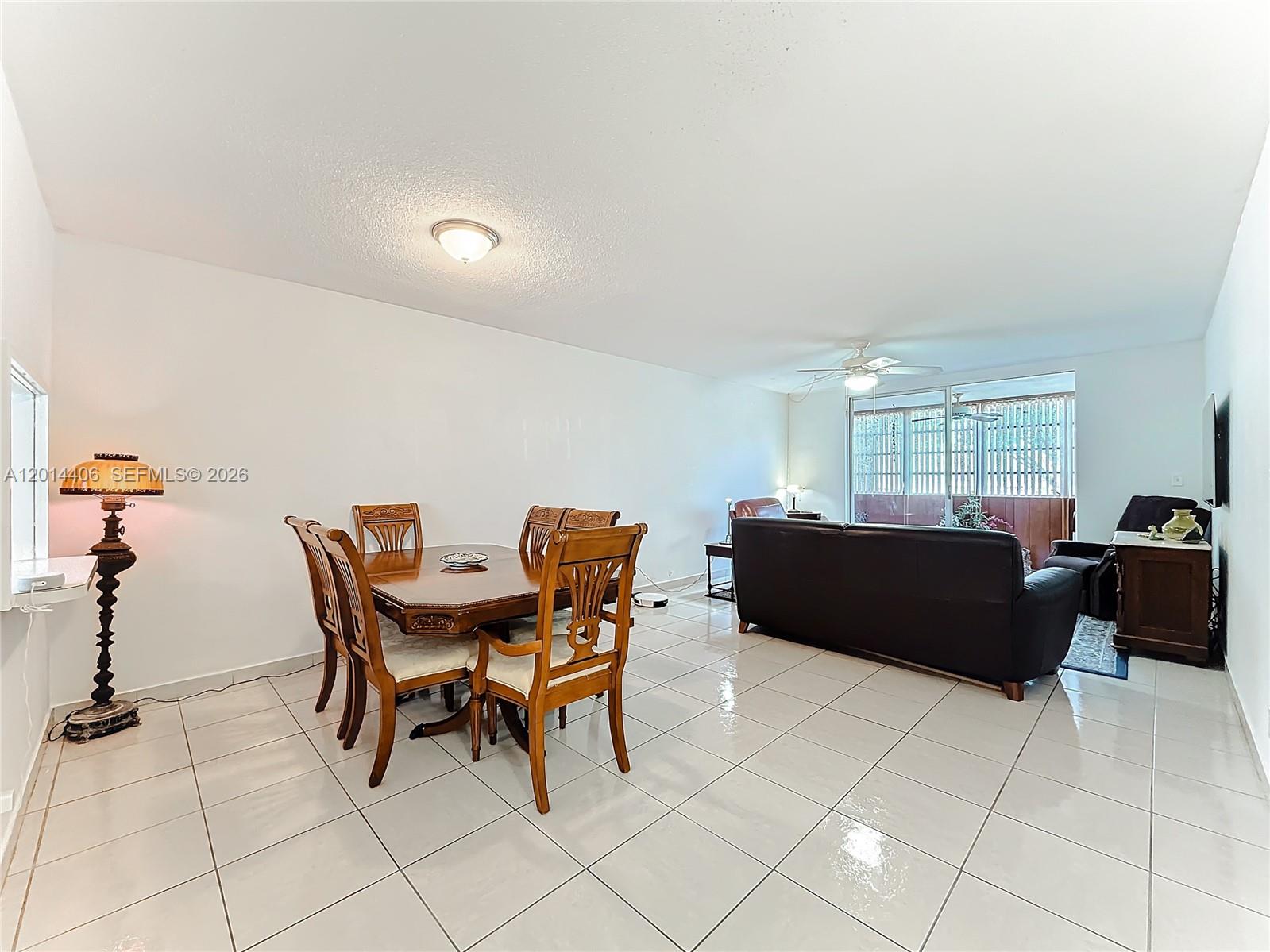 Ver detalles 286 1 / 2 921 sq. ft. $ 2026-05-06 0 foto