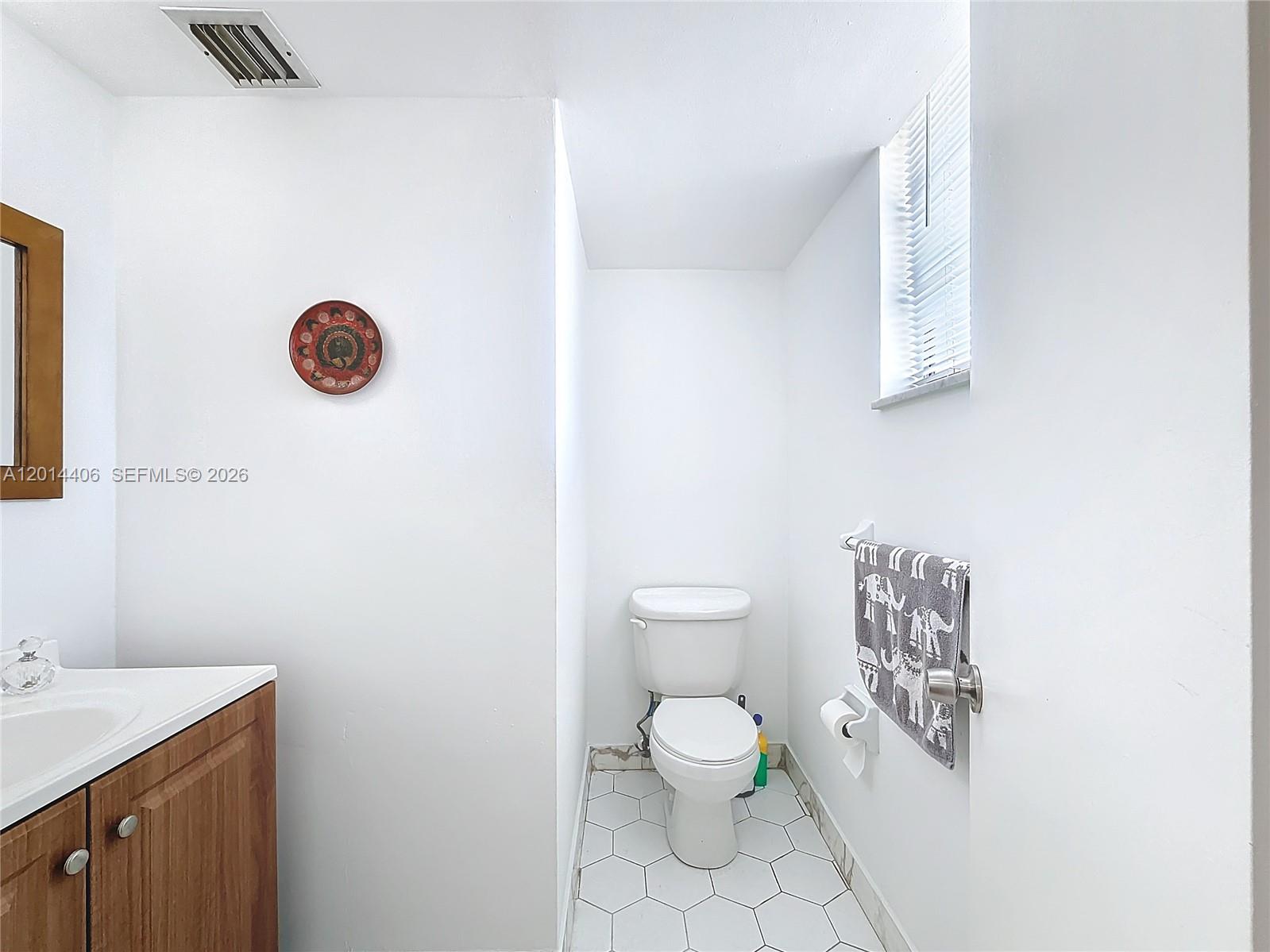 Ver detalles 286 1 / 2 921 sq. ft. $ 2026-05-06 0 foto