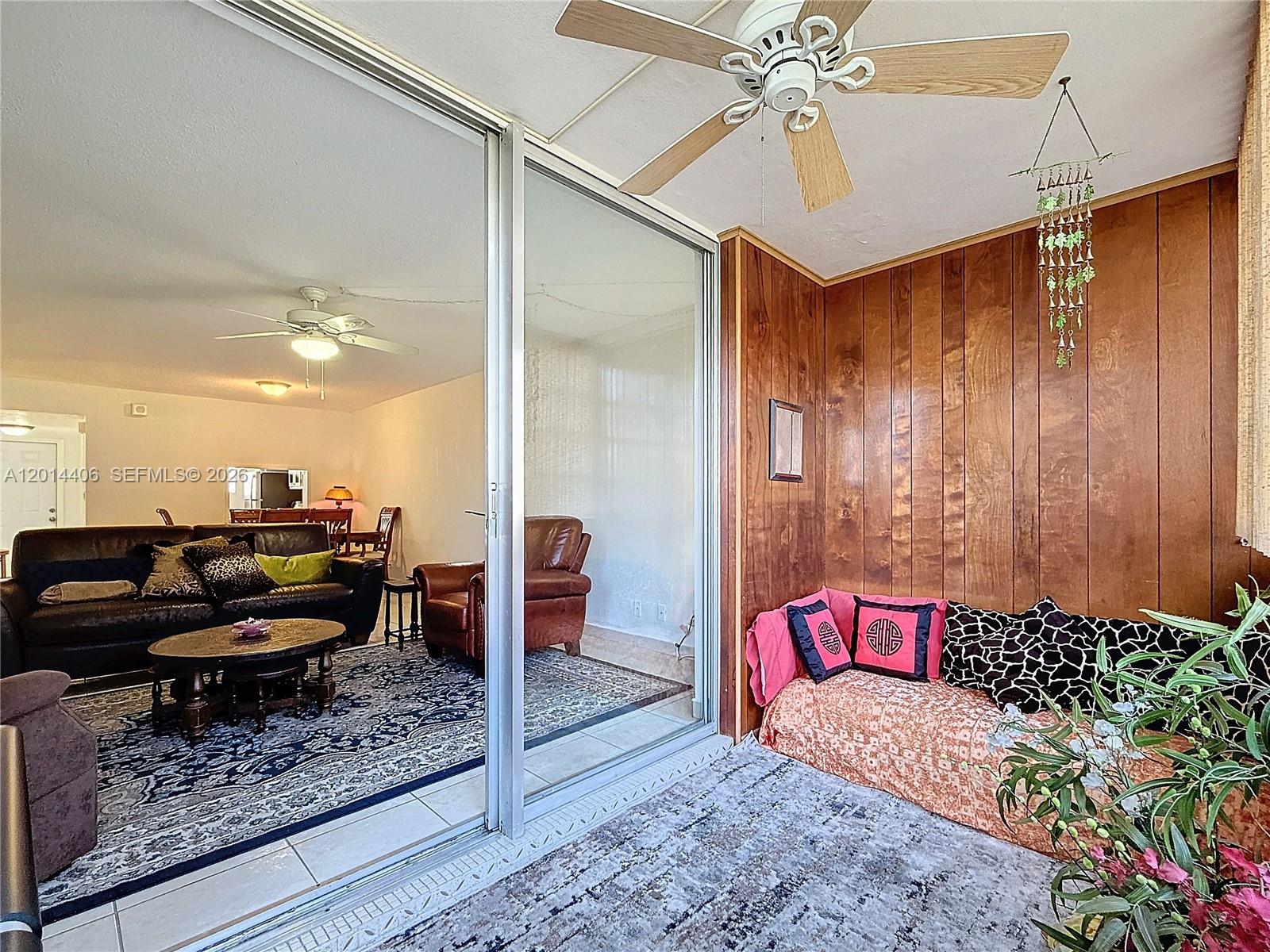 Ver detalles 286 1 / 2 921 sq. ft. $ 2026-05-06 0 foto