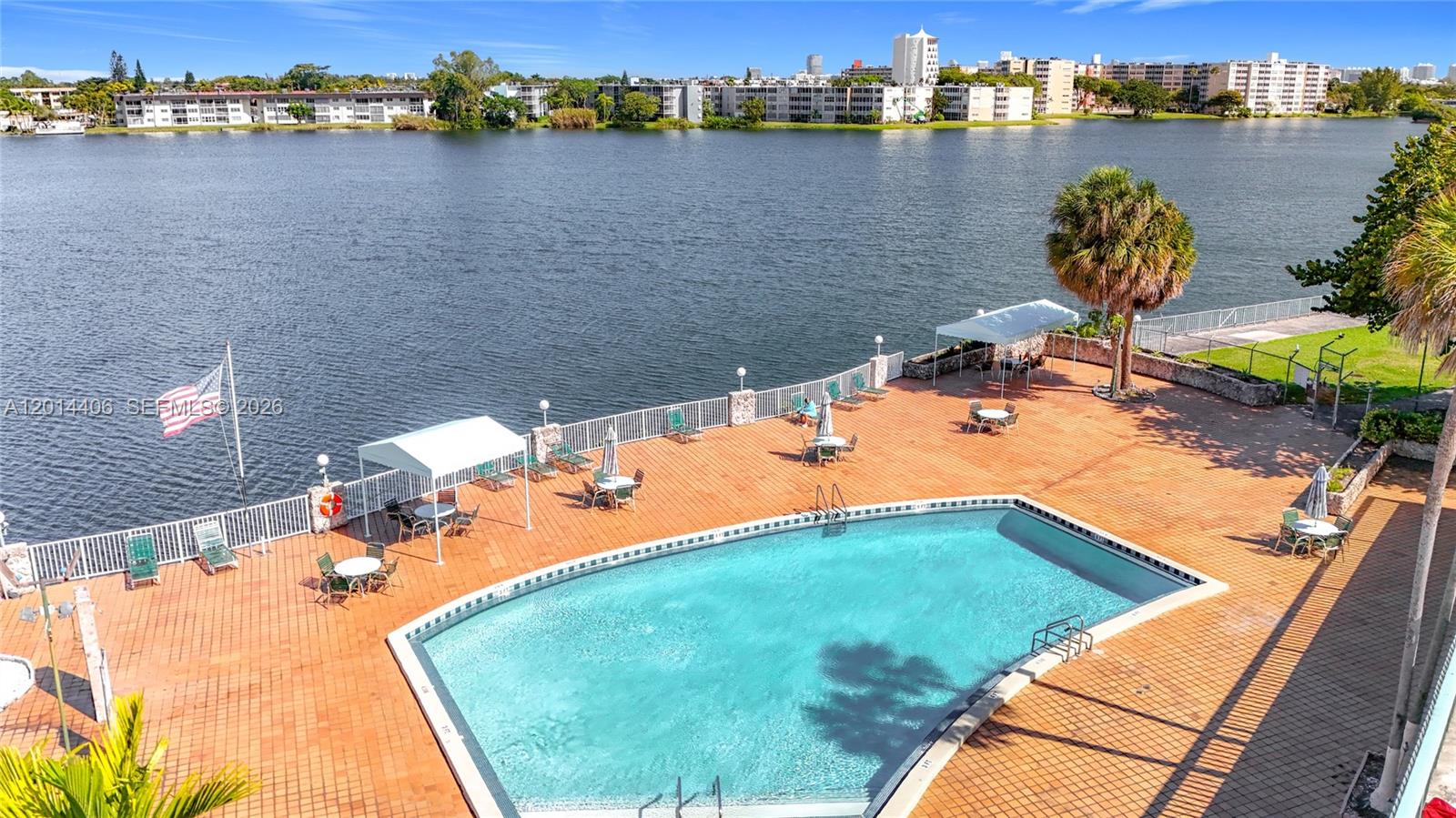 Ver detalles 286 1 / 2 921 sq. ft. $ 2026-05-06 0 foto