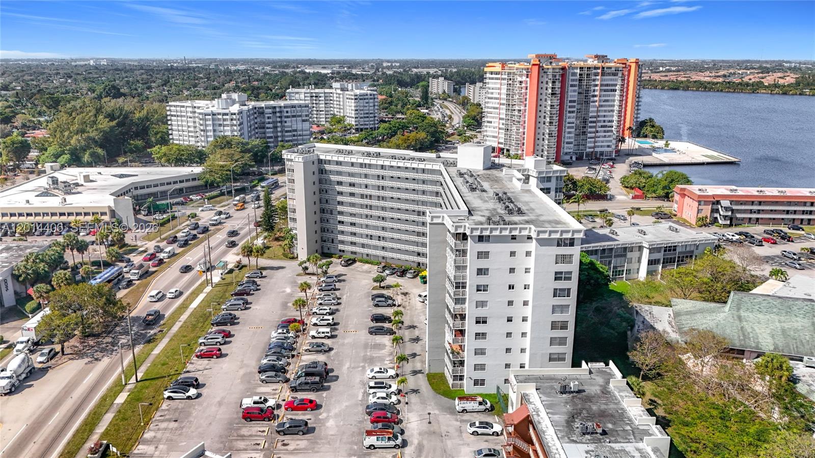 Ver detalles 286 1 / 2 921 sq. ft. $ 2026-05-06 0 foto
